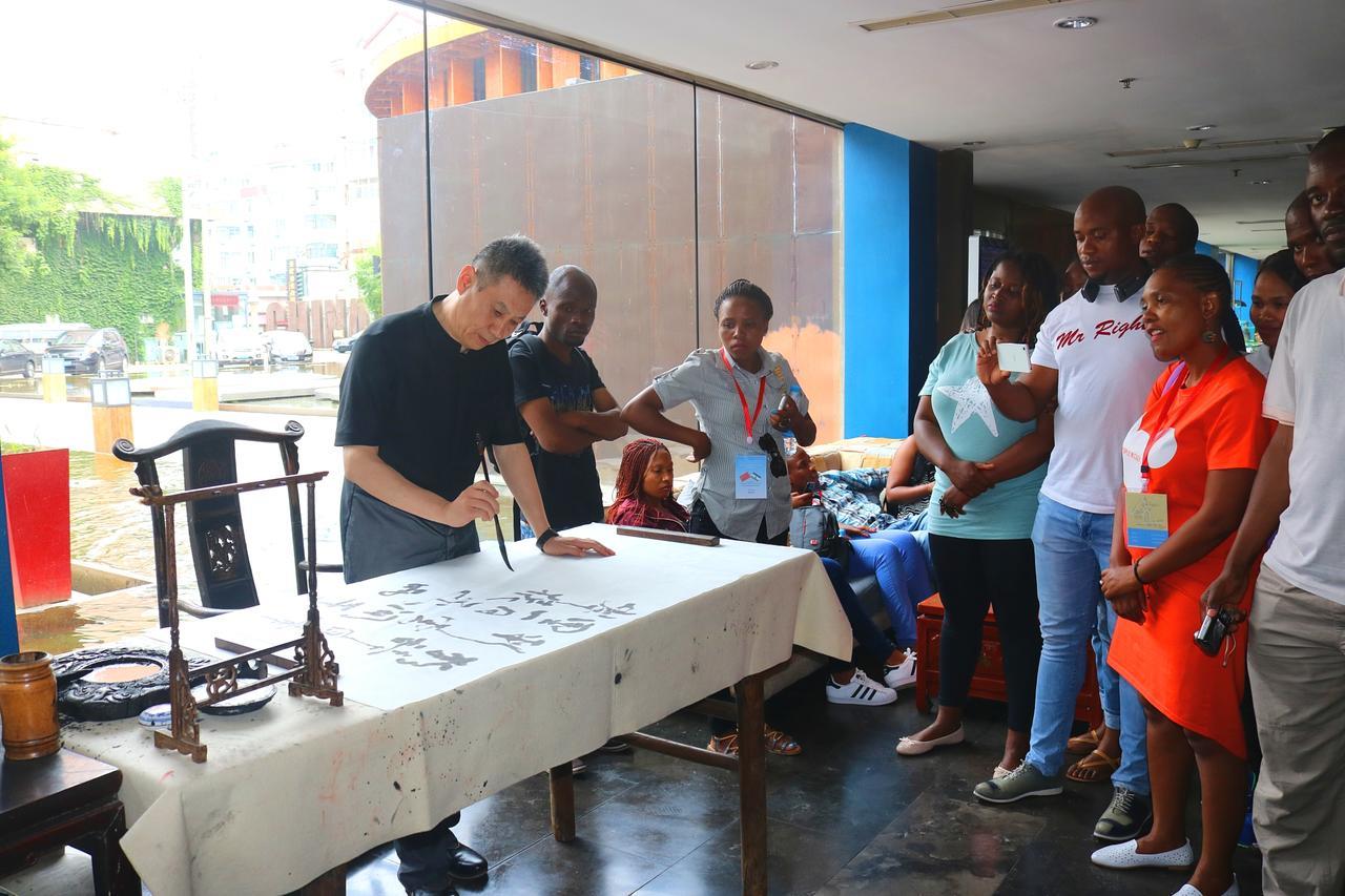 China Community Culture & Art Hotel Csingtao Kültér fotó